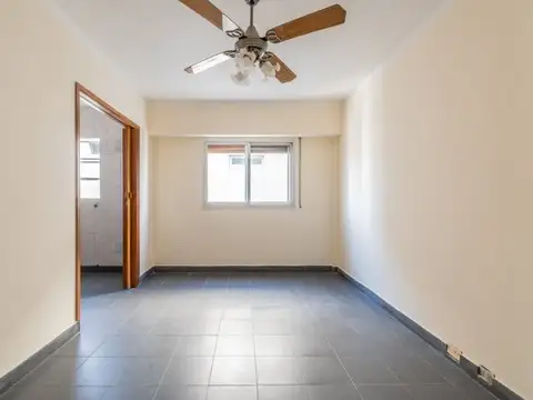 Venta. Departamento tres ambientes. Piso alto. Belgrano.