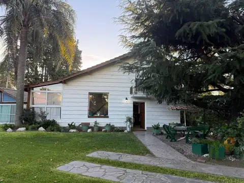 Casa en Venta con 4 cocheras