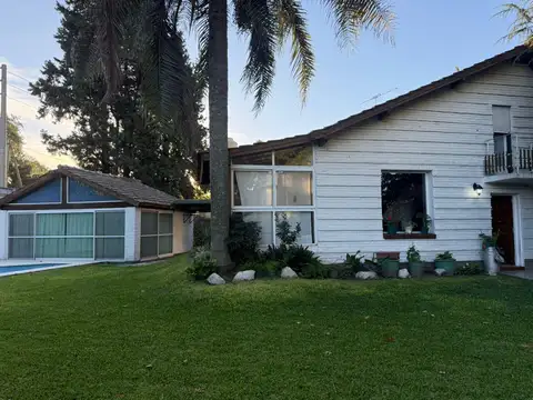 Casa en Venta con 4 cocheras