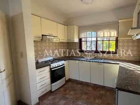 Casa 5 ambientes con 2 baños