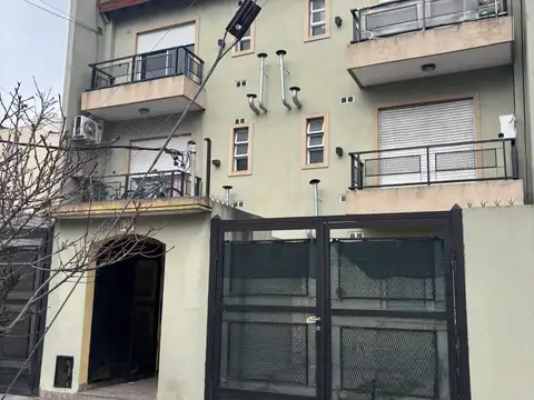 Departamento 2 ambientes con balcon al frente