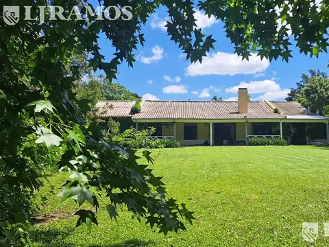 VENTA CASA-UNA PLANTA-IMPECABLE. JARDIN ARBOLADO. PILETA-TORTUGUITAS