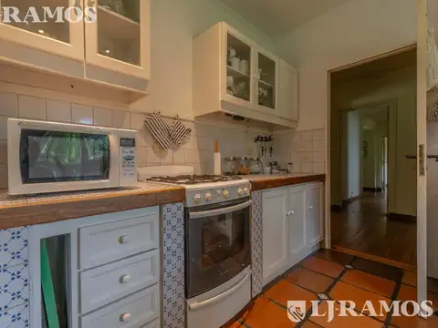 Casa 5 ambientes con 2 baños