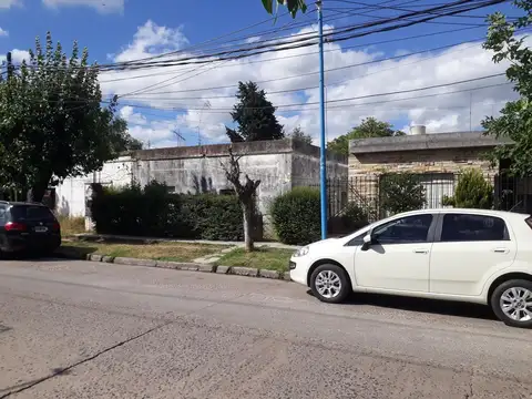 3 LOTES CON MEJORAS EN ALQUILER