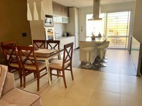 Depto Tipo Casa en Venta con 1 cocheras