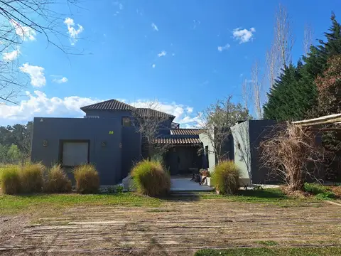 Casa en Venta con 4 cocheras