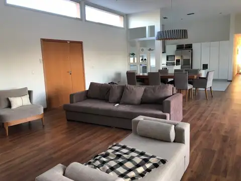 Casa en Alquiler de 3 dormitorios