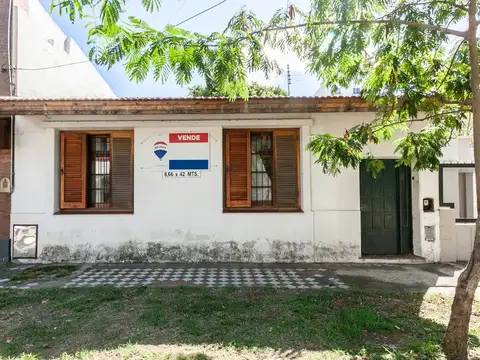 CASA DE 5 AMB. LOTE 8.66 X 42 MTS