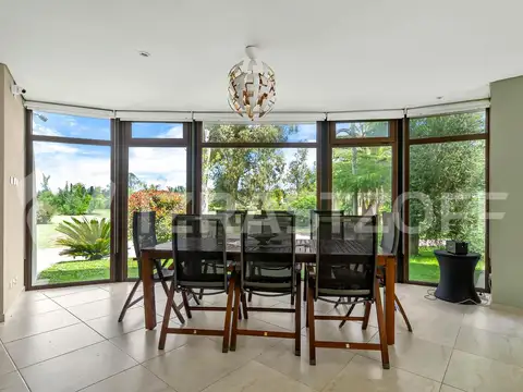 Casa en venta con impresionante vista al golf enLarena CC, Pilar. OPORTUNIDAD