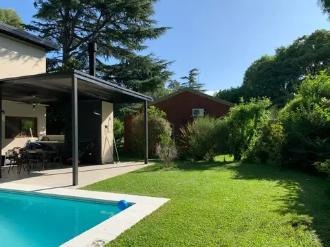 Casa en venta con impresionante vista al golf enLarena CC, Pilar. OPORTUNIDAD