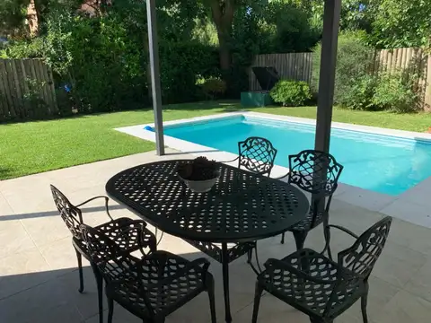 Casa en venta con impresionante vista al golf enLarena CC, Pilar. OPORTUNIDAD