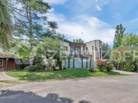 Casa en venta con impresionante vista al golf enLarena CC, Pilar. OPORTUNIDAD
