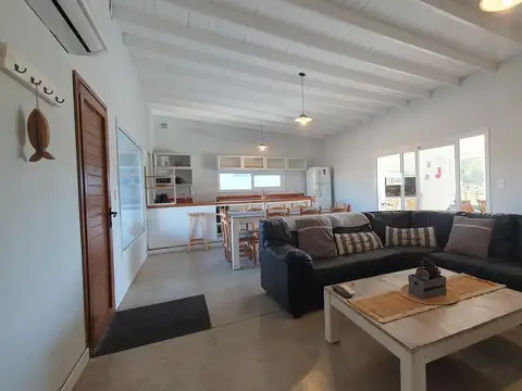 Casa 6 ambientes con 3 baños