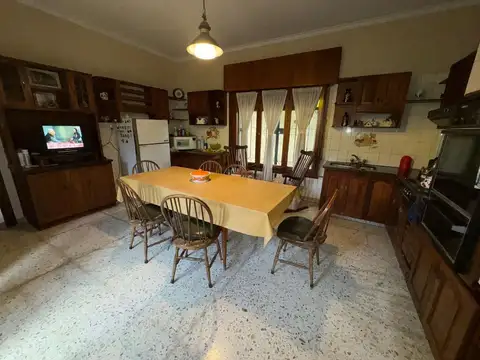 Excelente Casa en Calle 30 con patio y gran fondo