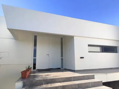 ALQUILER CASA 4 DOR PREMIUM EN B° CAUSANA