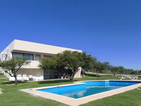 ALQUILER CASA 4 DOR PREMIUM EN B° CAUSANA