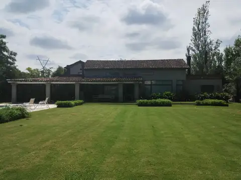 Casa en Venta en Bella Vista, USD 1.300.000