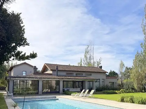 Casa 5 ambientes con 5 baños