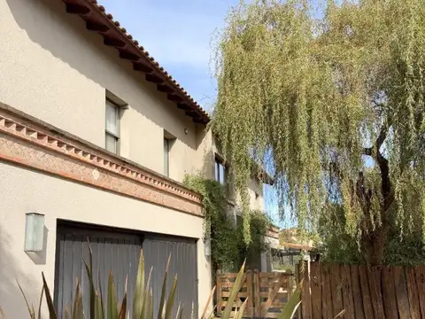 Casa en Venta con 4 cocheras