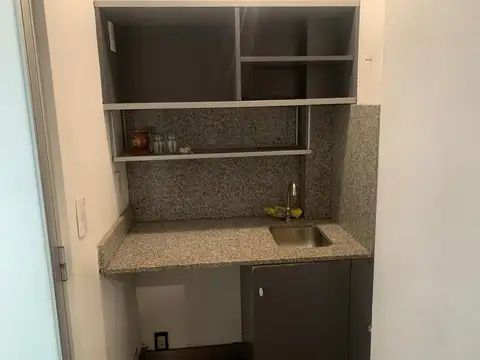Oficina 5 ambientes con 2 baños