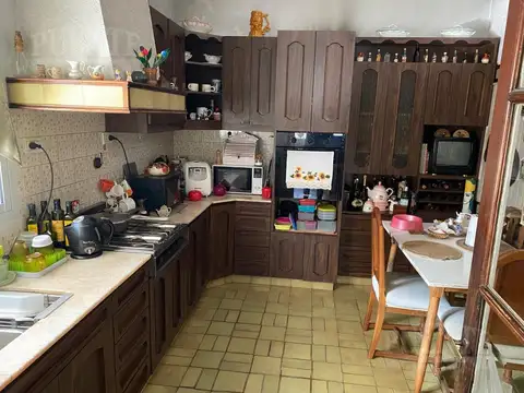 Casa en Venta con 3 cocheras