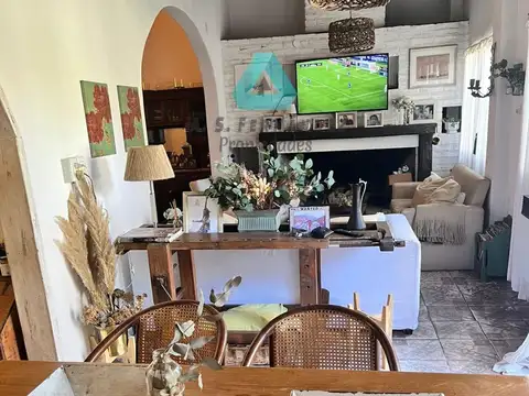 Casa 4 ambientes con 2 baños