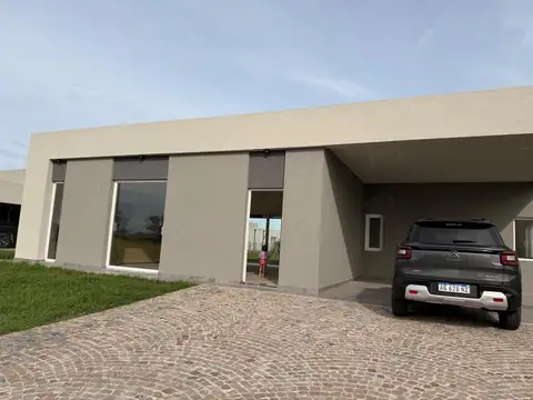 CASA A ESTRENAR 5 AMB. BARRIO SAN SIMÓN 