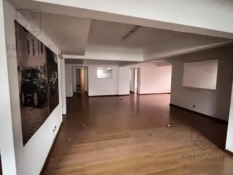 Oficina en Alquiler con 1 cochera