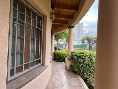Casa 7 ambientes con 3 baños