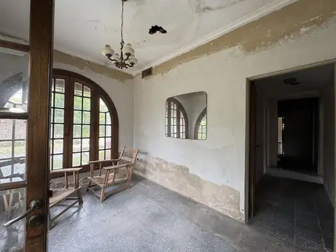 Casa 14 ambientes con 5 baños