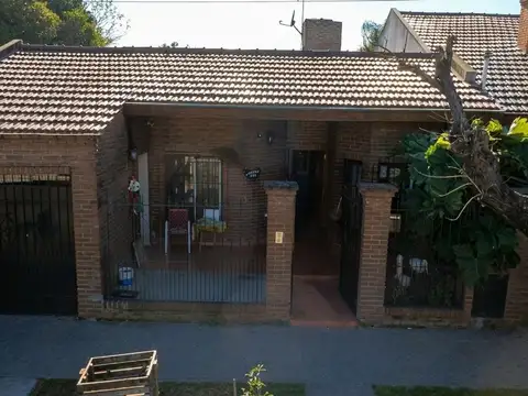 Casa en Venta con 3 cocheras