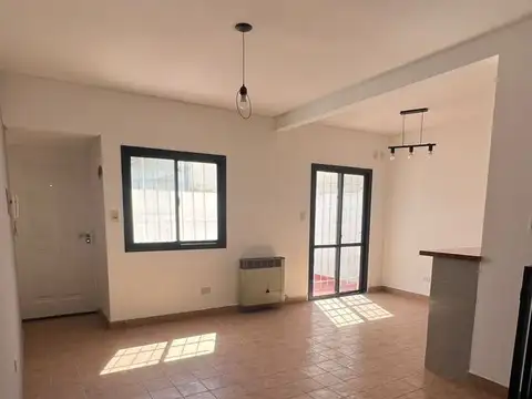 Depto Tipo Casa en Alquiler de 2 dormitorios