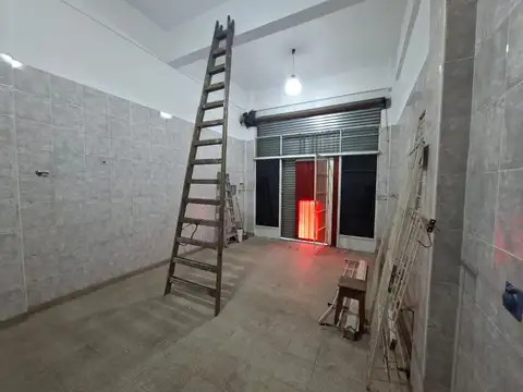 Local en Alquiler en Lomas Del Mirador, $ 300.000