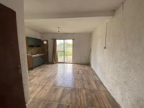 Casa 2 ambientes con 1 baño