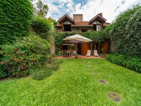 Casa 5 dormitorios, jardin, pileta, cochera, Abasto