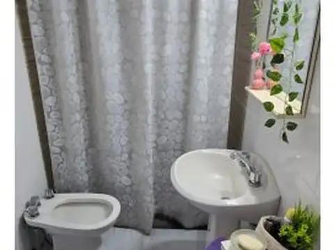 Casa 6 ambientes con 2 baños