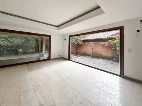 Casa 6 ambientes con 4 baños
