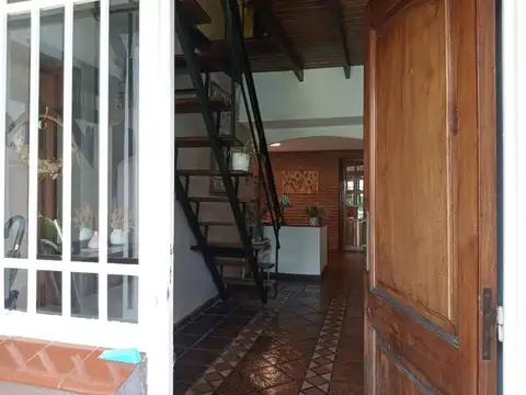 Casa en Venta con 3 cocheras