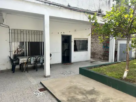 Casa 5 ambientes con 2 baños