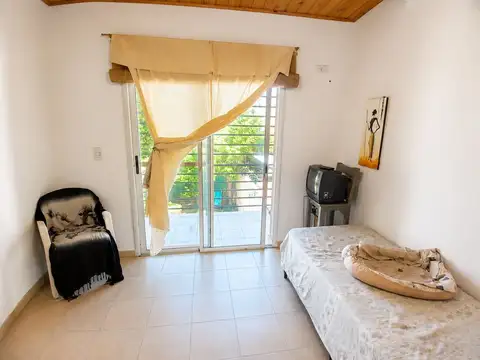 Casa en Alquiler con 2 cocheras