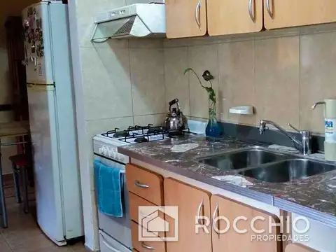 Casa 4 ambientes con 2 baños