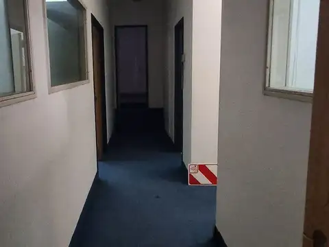 Oficina en Venta con 6 cocheras