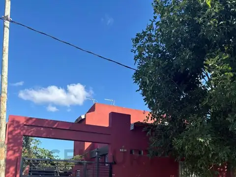 Casa en venta de 3 dormitorios con local comercial