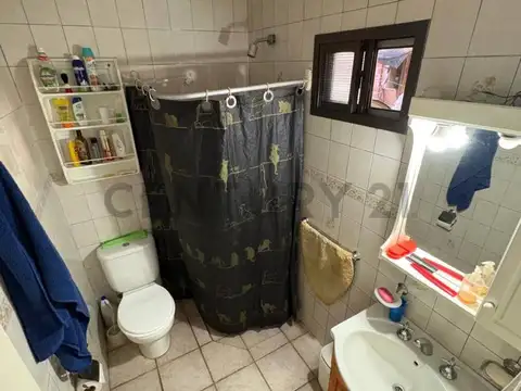 Casa en venta de 3 dormitorios con local comercial