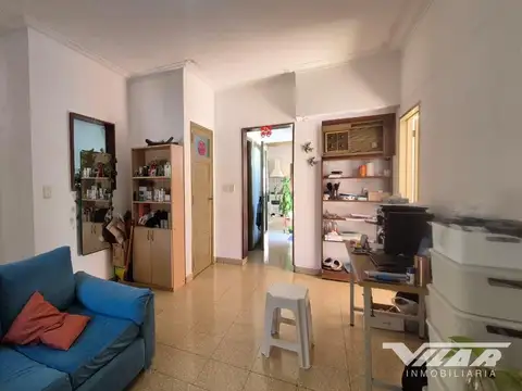En venta, Galpón de 130m2 con vivienda 3 amb con patio y terraza  - V. martelli
