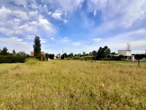 Terreno en barrio abierto Las Acequias