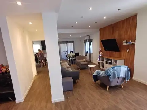 Casa 5 ambientes con 4 baños
