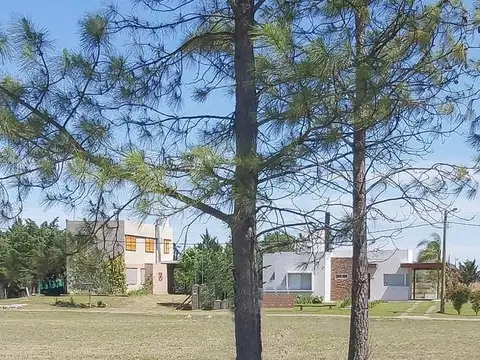 Solares del  Carcaraña-Calle 1 entre Calle 2 y Camino Publico- Lote Terreno de 828 m2  -Escriturado .