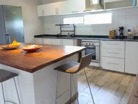 Casa en Venta en Los Nogales, USD 250.000