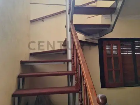 476 entre 8 y 9 1300, Piso 0